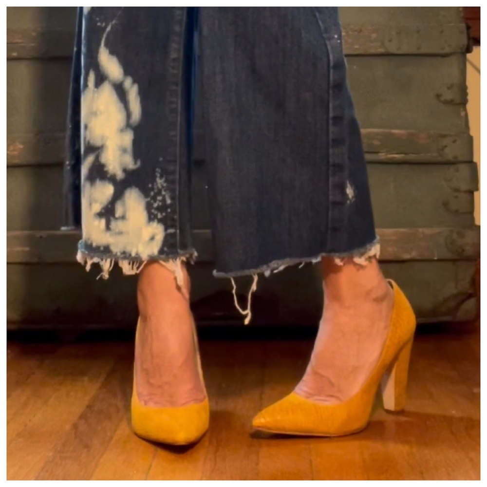 Yellow Suede Snake Skin Heels - Picture 5 of 17